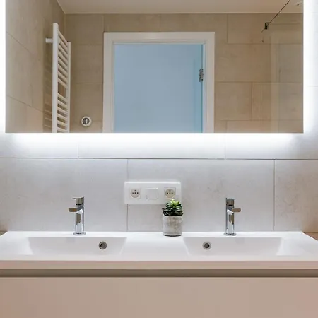 Appartamento Huswell - New Overlooking The Yacht Harbor With Parking